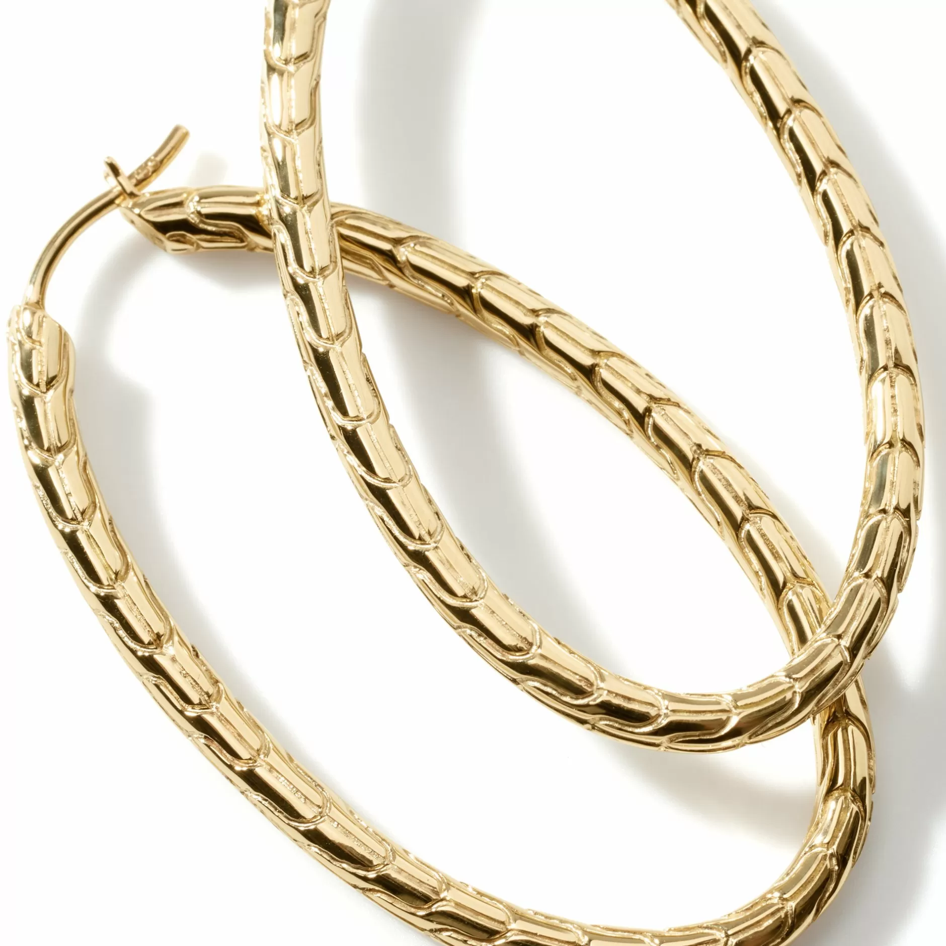 Carved Chain Oval Hoop Earring, Gold, Large^John Hardy Outlet